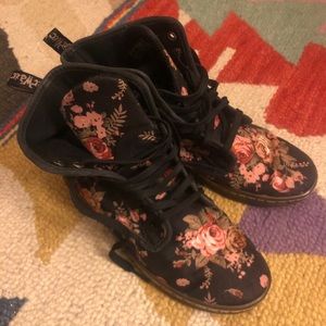 Doctor Martens, canvas floral, size 8